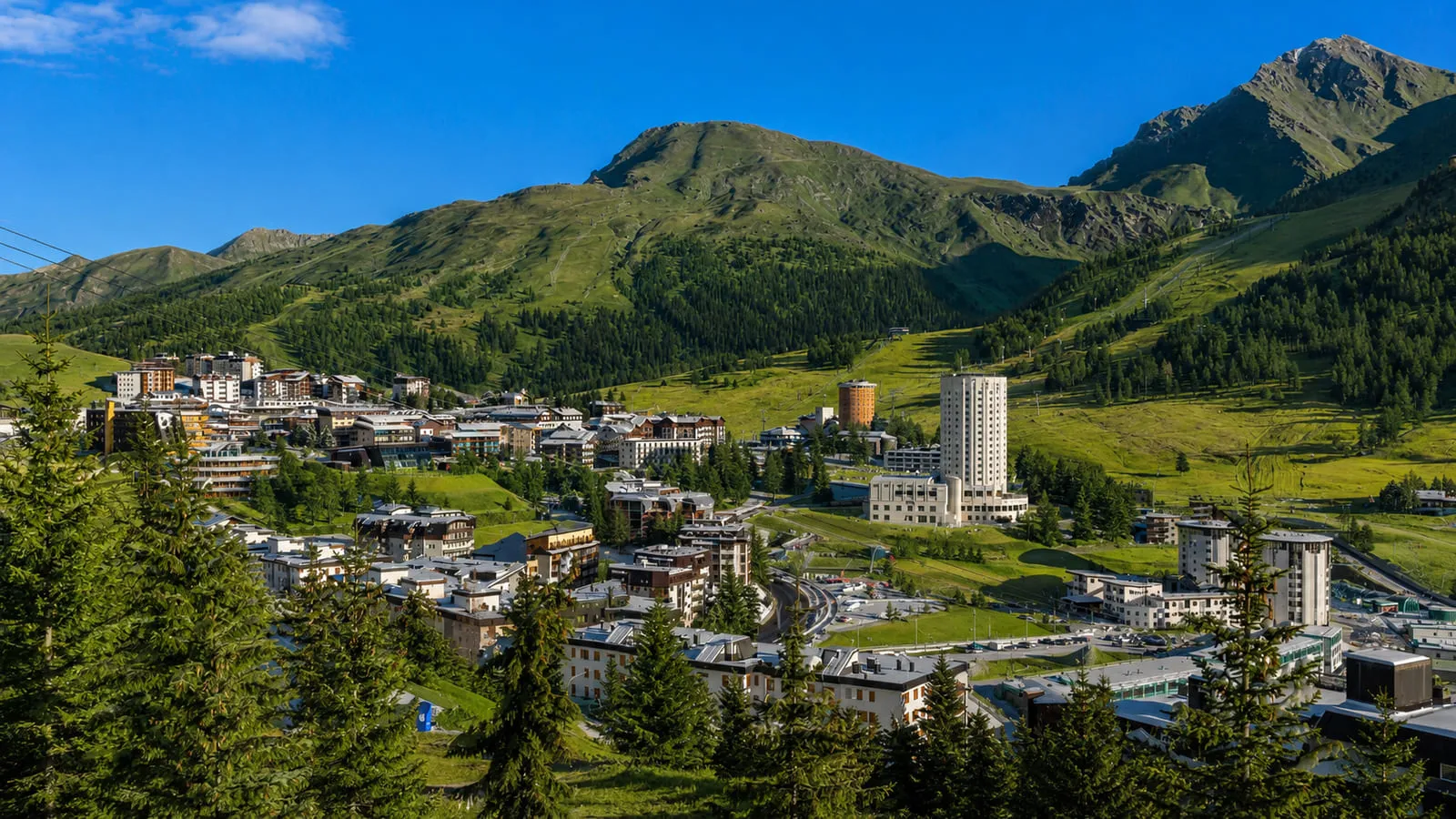 Sentieri di montagna a Sestriere in estate