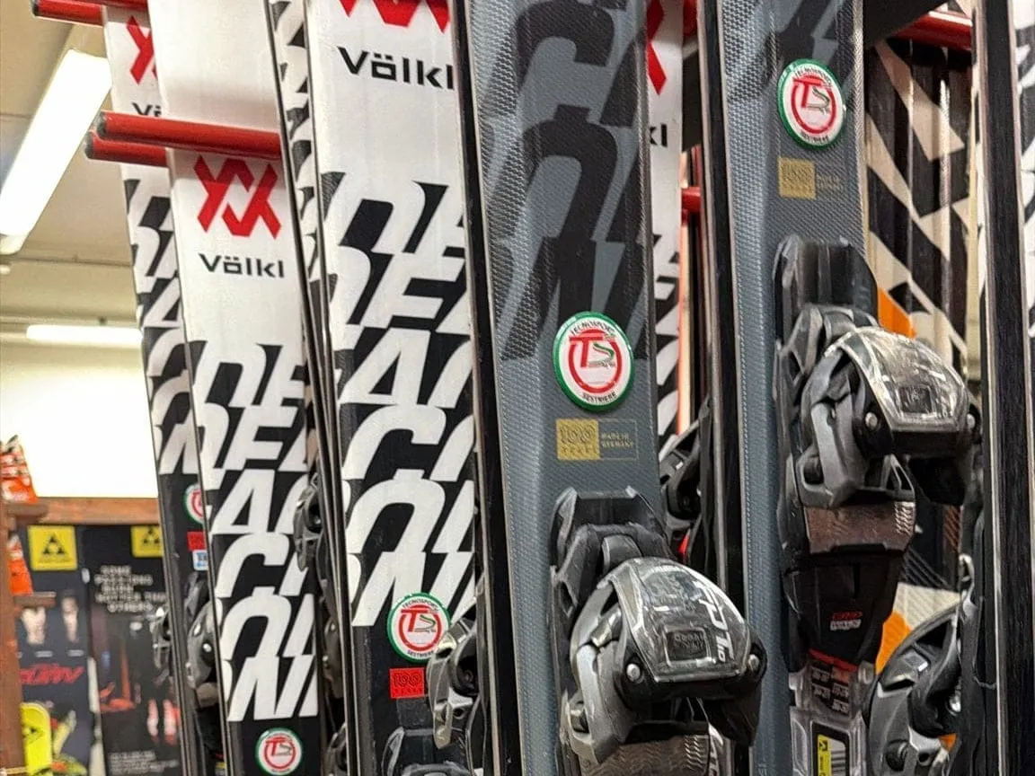 Sci e scarponi pronti al noleggio nel negozio TecnoSport - foto 18